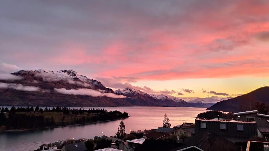 Spacious Home With Awesome Lake Views Queenstown Exteriér fotografie