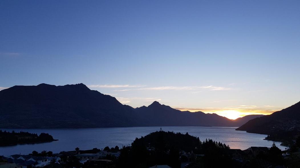 Spacious Home With Awesome Lake Views Queenstown Exteriér fotografie